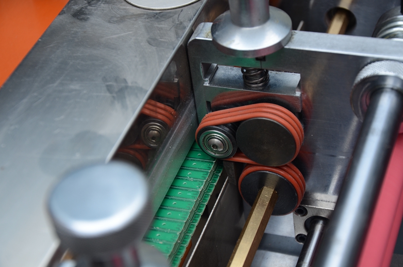 ������ȫ�ԄӔ���V-CUT�C�ļӹ��ٶ�